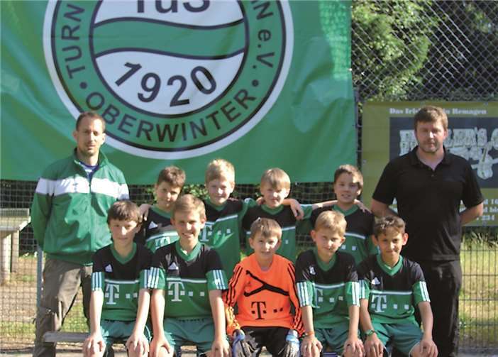 Die E-Jugend der JSG Oberwinter/Unkelbach (hinten von links): Christoph Langenbach, Jonas Clemens, Niklas Günther, Leo Modler, Bastian Langenbach, Frank Prangenberg. Vorn von links: Nico Holstein, Fabian Prangenberg, Tim Dammers, Simon Koll, Ismail El Maziani. Es fehlen Luca Clever und Philipp Amendt.privat