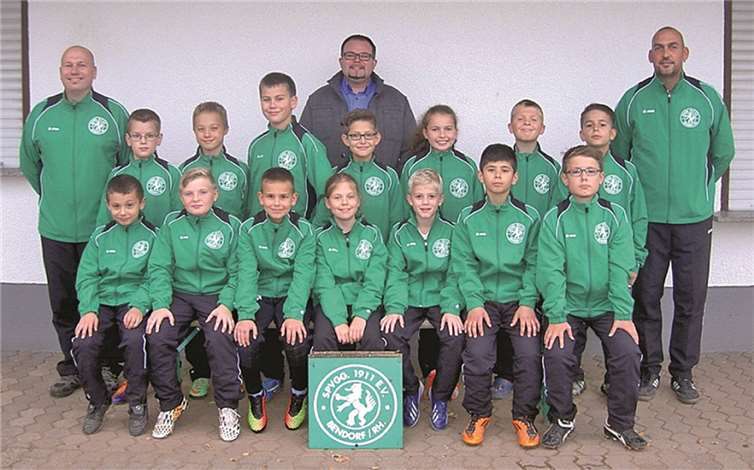 Die E-Jugend der SpVgg Bendorf mit Sponsor A. Stettler. privat