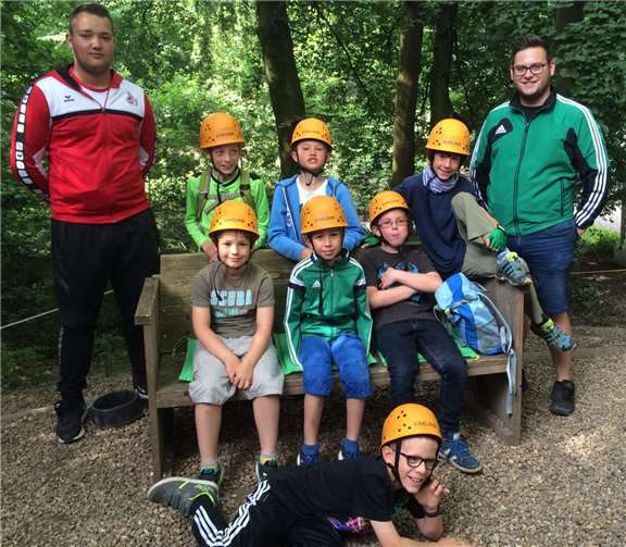 Die E-Jugend des SV Berg im Kletterpark „Schwindelfrei“.Privat