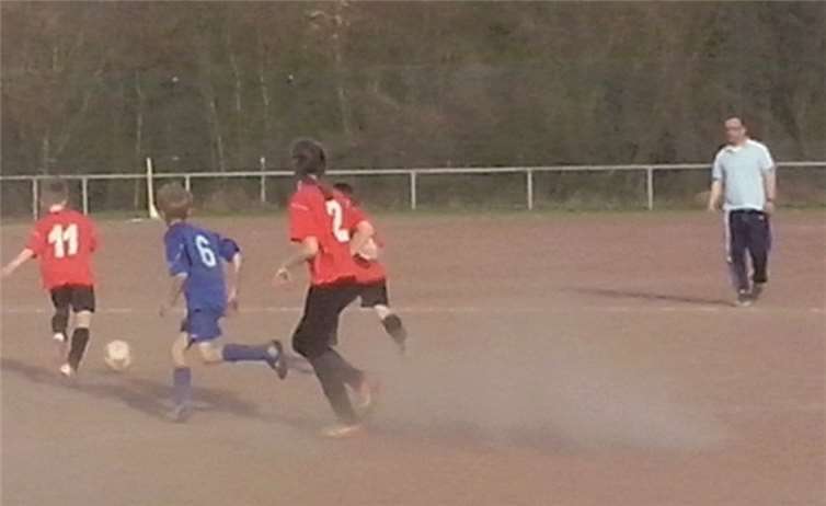 Die E-Jugend des TSV Moselfeuer Lehmen in Aktion.privat