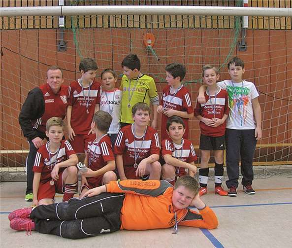 Die E-Jugend erhielt nach dem Turniersieg beim SC Villip ihre Medaillen. Privat