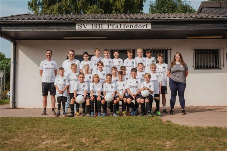 Die E-Jugend in den neuen Trikots. Foto: SV Pfaffendorf