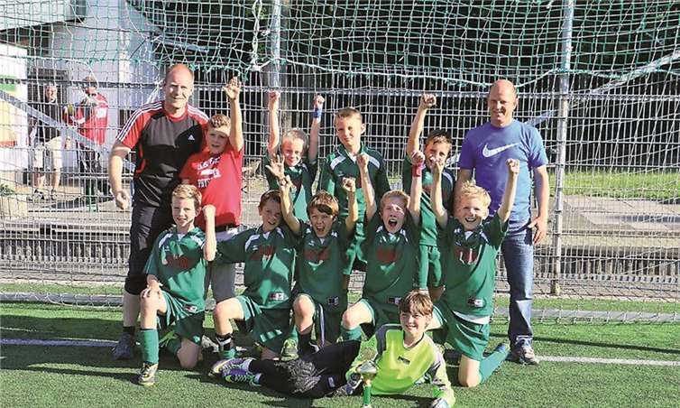 Die E-Jugend konnte sich am Ende über den Turniersieg freuen.privat