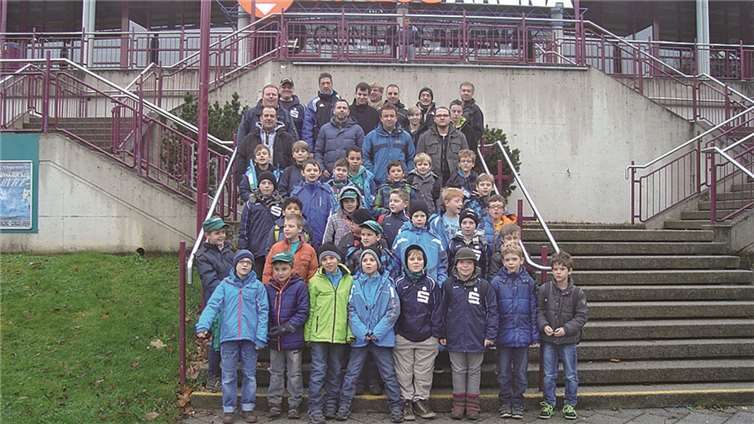 Die E-Jugendmannschaften der JSG Nickenich-Eich-Kell besuchten ein Spiel der TuS Koblenz.privat