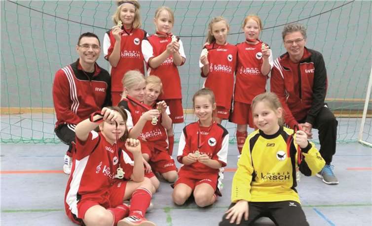 Die E-Junorinnen des SV Merl freuten sich über ihren zweiten Platz beim Turnier in Köln. privat