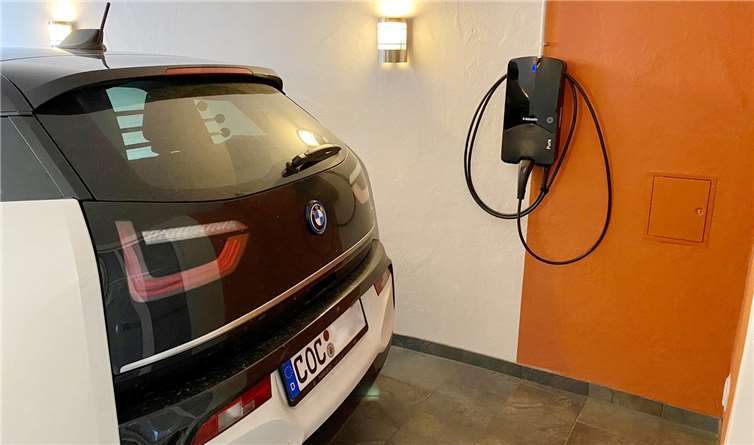 Die E-Mobilität nimmt weiter an Fahrt auf. So hat die staatliche KfW-Bank nun Details zu einer geplanten Förderung für private Ladestationen veröffentlicht. Foto: privat