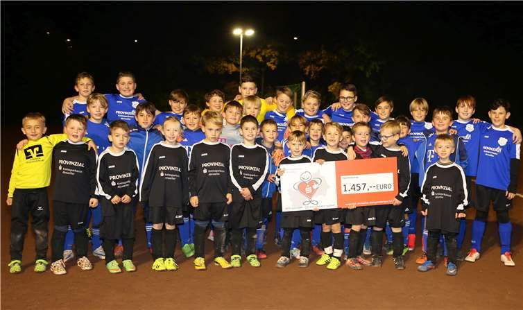 Die E- und F-Jugend freute sich über die großzügige Spende. Privat