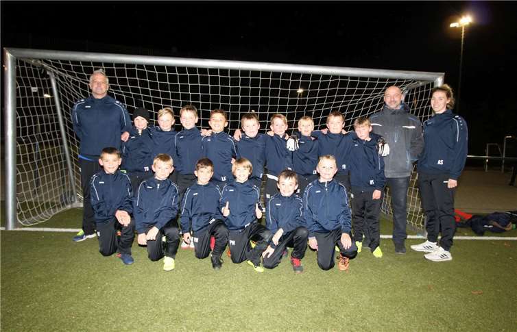 Die E2-Jugend der SG Swisttal/Buschhoven präsentiert sich neu eingekleidet.Foto: privat