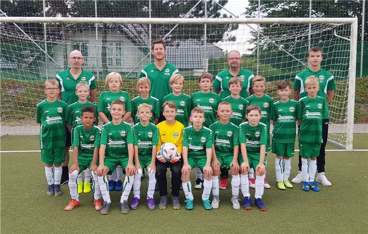 Die E2-Jugend in den neuen Trikots.Quelle: SV Wormersdorf