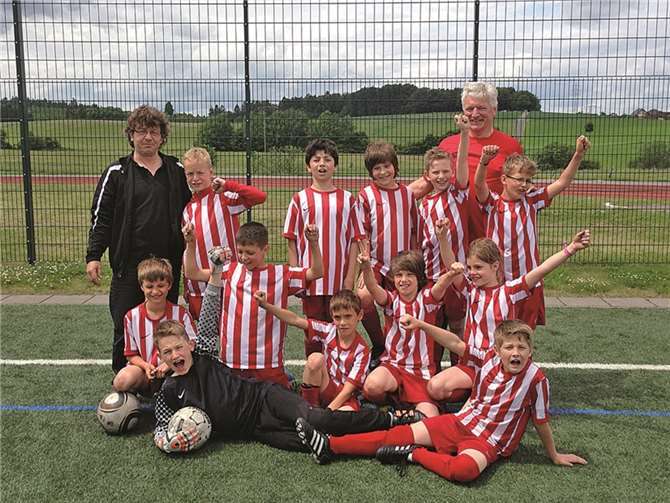 Die E3-Jugend freute sich über den Staffelsieg in der Staffel 6.