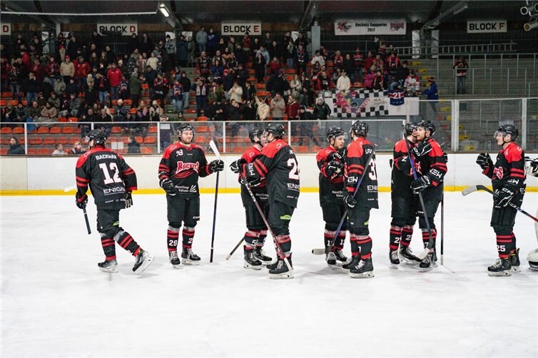 Die EG Diez-Limburg hatte nach ihrem souveränen Sieg allen Grund zu jubeln.
