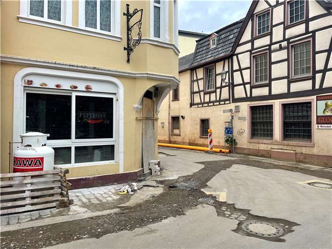 Drei Monate nach der Flut: So sieht Ahrweiler heute aus Die Ecke Kanonenwall/Niederhutstraße am 15. Oktober. Foto: ROB