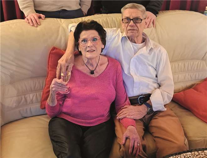 Die Eheleute Ulla und Jürgen Lentes in Bell, die am 23. Dezember 2024 ihre Diamantene Hochzeit feierten. Foto: FRE
