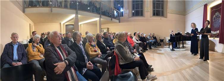 Die Ehemalige Synagoge war gut besucht.  Foto: Rolf Deißler