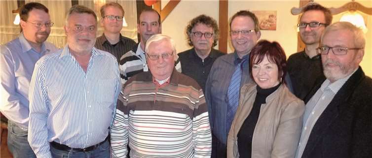 Die Ehlscheider Gemeinderat-Kandidaten: v.li. Martin Schäfer, Frank Kästner, Dr. Günter Pees, Uwe Framke, Horst Runkel, Norbert Weyers, Norbert Lück, Gabriele Jung, Sebastian Gembries und Bernd Seuser. Nicht abgebildet sind Marlies Becker-Kurz, Claus Wust, Stefan Lück, Herbert Schäfer, Franz-Marin Müller und Thorsten Carl. privat