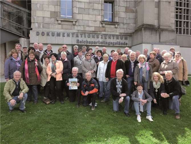 Die Ehrenabteilung vor dem Dokumentationszentrum Reichsparteitagsgelände.privat