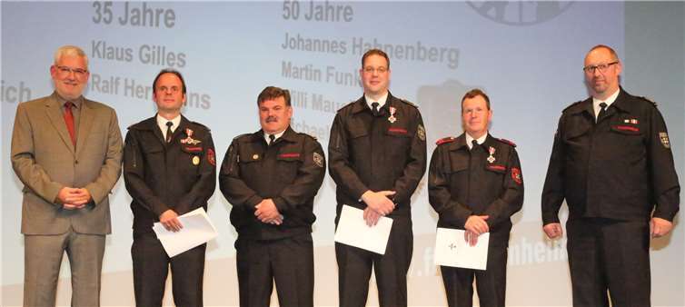 Die Ehrenabzeichen des Landes NRW in Gold und Silber wurden feierlich verliehen: vl.n.r.: Michael Sell, Klaus Gilles, Günter Wiegershaus, Thomas Ludwig, Norbert Kessenich und Hans-Peter Heinrichs.
