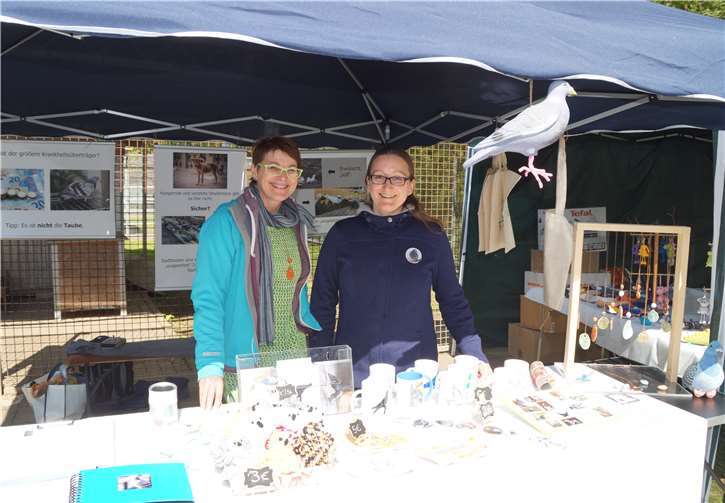 Die Ehrenamtler der Koblenzer Stadttaubenhilfe waren vor Ort, um auf die schwierige Situation ihrer Schützlinge aufmerksam zu machen.