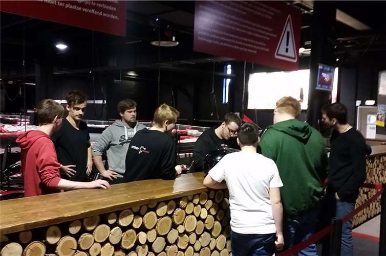 Die Ehrenamtlichen konnten auf der Kartbahn ihre "Kräfte" messen. Jugendbüro der Verbandsgemeinde Adenau