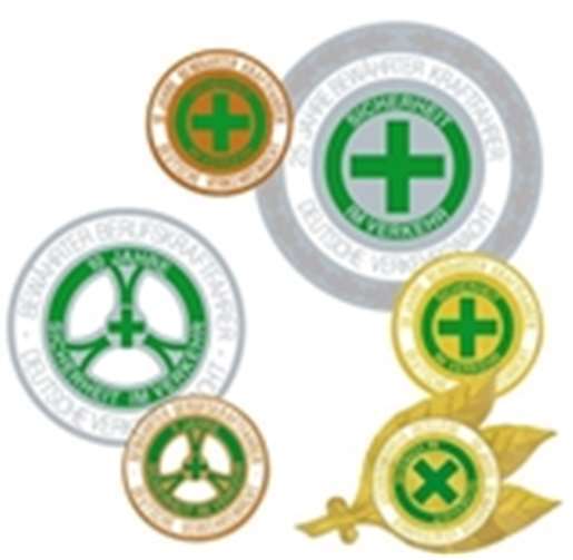 Die Ehrennadeln für bewährtes Fahren. Quelle: LKA Rheinland-Pfalz