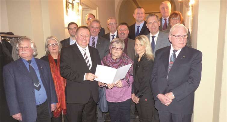 Die Ehrenurkunden überreichte Landrat Dr. Jürgen Pföhler an Rudolf Dauben, Angelika Furth, Petra Goeden, Kurt Josten, Swantje Kolberg und Peter Pürling. -WM-