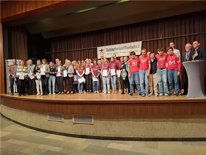 Die Ehrung aller Sportler (ohne Jugend). Quellen: TC Rheinbach e.V.