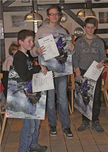 Die Ehrung der Punktesieger der männlichen Jugend (v.l.): Christoph Knöpfel, Maik Erikson, Marvin Weck. privat