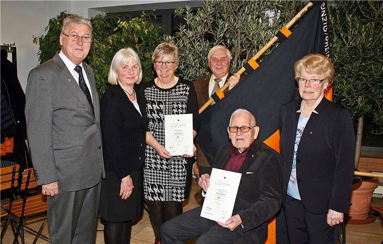 Die Ehrungen langjähriger Mitglieder standen im Mittelpunkt der Jahreshauptversammlung der Kolpingfamilie Sinzig.RÜ