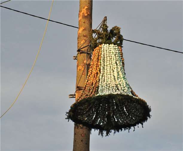 Die Eierkrone ist das bekannte Wahrzeichen der Weitersburger Kirmes. j. Luecker (www.foto-shark.com)