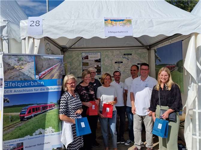 Die Eifelbahn-REaktivierung ist ein gefragtes Thema auf dem diesjährigen Ehrenamtstag in Gerolstein. Fotos: privat