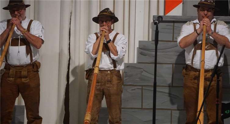 Die „Eifeler Alphornissen“ stellten ihr vielseitiges Instrument vor..