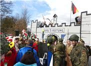 Die Eifelfestung ist abermals erfolgreich gestürmt. Invasoren und Verteidiger ve...