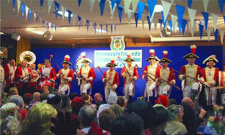 Die „Eifellandfunken“ begeisterten die Jecken im „Merzbacher Gürzenich“.