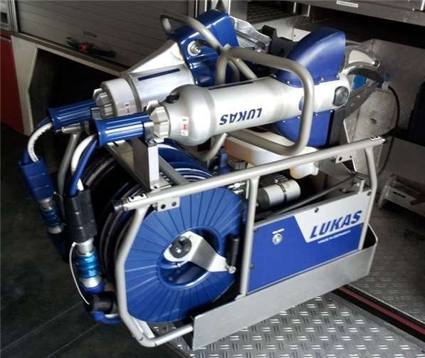 Die Einbrecher entwendeten u.a. diesen hydraulischen Rettungssatz. Foto: Polizei