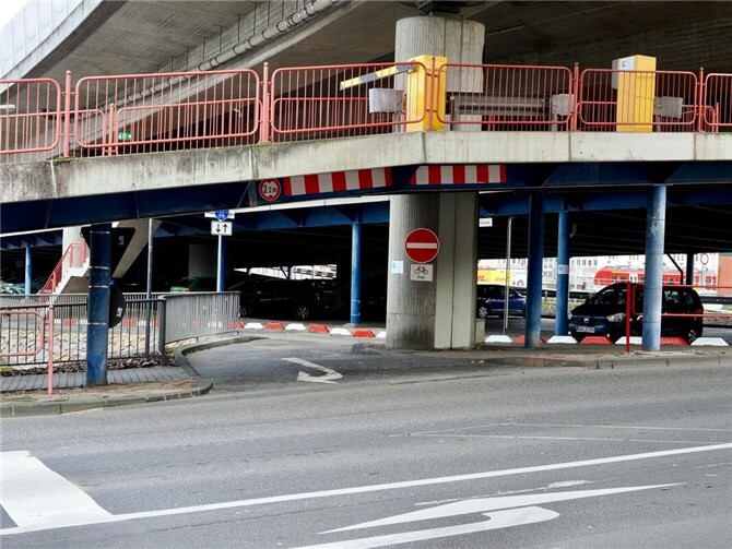 Die Einfahrt für den Radverkehr über den Linksabbieger von der Beatusstraße in Richtung Kardinal-Krementz-Straße mit Ziel „Altstadt“ ist ab sofort möglich. Fotos: Stadt Koblenz / Ralph Emmerich