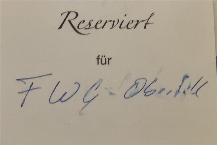Die Einladung auf den Tischen