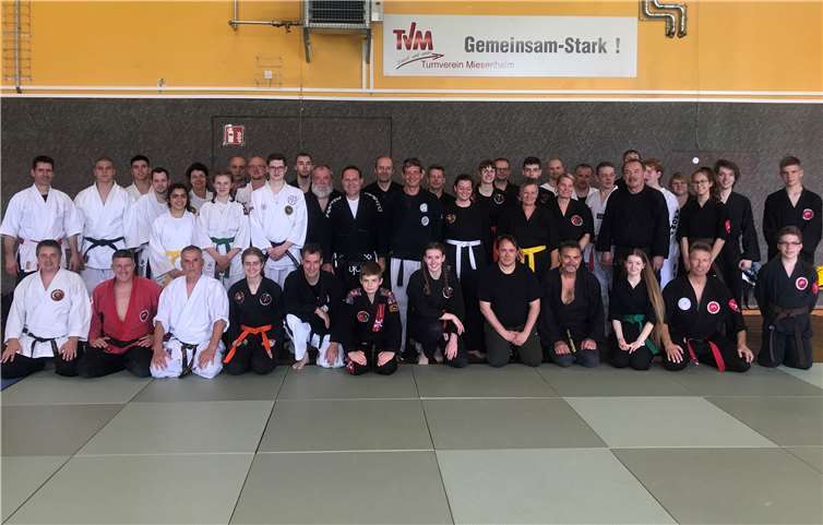 Die Einladung mit dem Themenschwerpunkt Ju-Jitsu und Kyusho-Jitsu, zog bei schönstem Juniwetter mehr als 40 Teilnehmer aus dem gesamten Bundesgebiet nach Miesenheim.Foto: privat