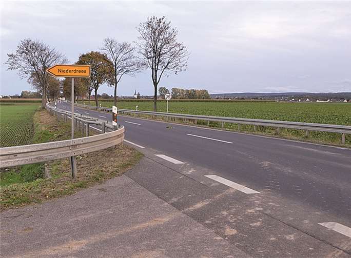 Die Einmündung der Niederdreeser Straße in die Bundesstraße 266 soll nach dem Willen der Unfallkommission des Rhein-Sieg-Kreises gesperrt werden.JOST