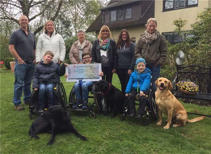 Die Einnahmen des Weihnachtsmarktes 2018 spendet die Gymnastikabteilung Melsbach an den Verein VITA e.V. Assistenzhunde. Die Tiere lernen im Rahmen ihrer Ausbildung, beeinträchtigte Menschen bei der Erledigung alltäglicher Aufgaben zu unterstützen. Foto: privat
