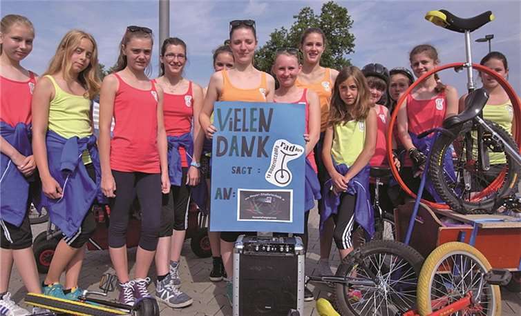 Die Einradgruppe des TV Niederlützingen nahm am Rheinland-Pfalz-Tag teil.Privat