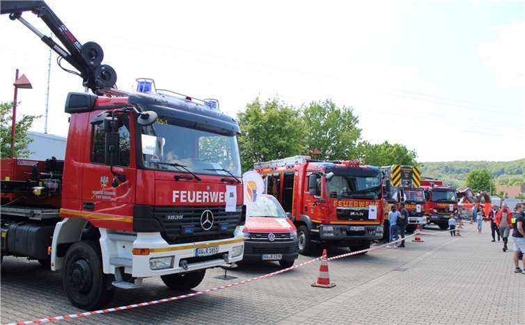 Die Einsatzfahrzeuge der Wehr konnten von außen und innen besichtigt werden.
