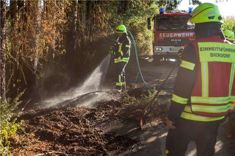 Die Einsatzkräfte brachten die Brände unter Kontrolle.  Foto: Feuerwehr VG Dierdorf