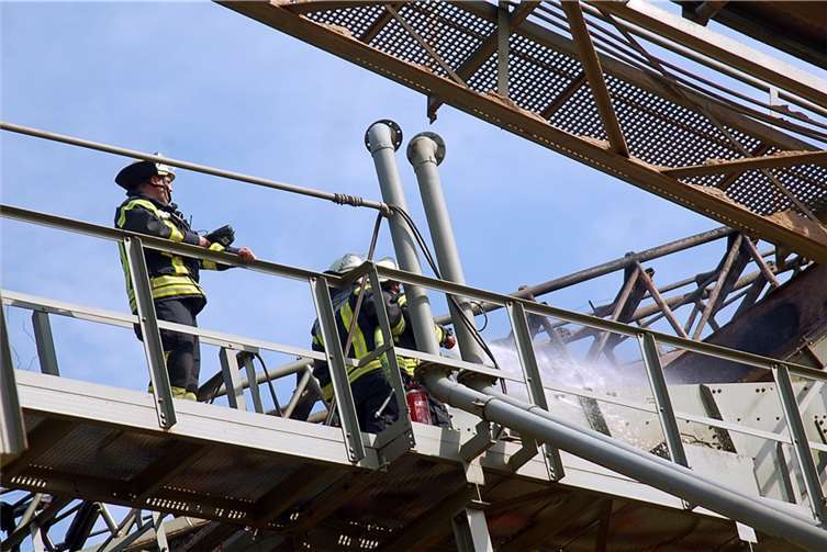 Die Einsatzkräfte der Feuerwehr waren schnell vor Ort.rü