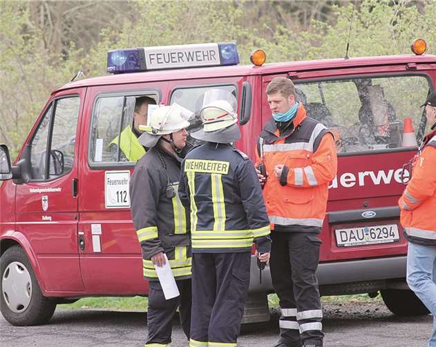 Die Einsatzleitung behält die Übersicht.