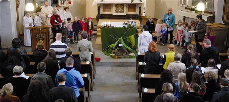 Die Einweihungsfeier begann mit einem gemeinsamen Gottesdienst. privat