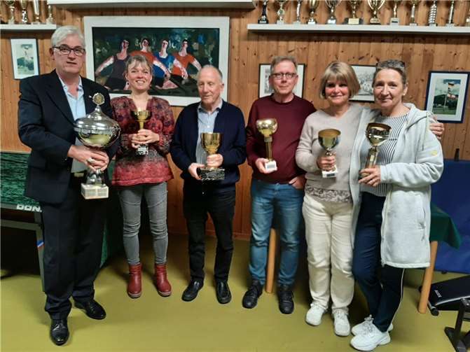 Die Einzelkilometerpreise verteilten sich wie folgt: 1. Platz Frauen Beate Strauß 521 km, 2. Platz Conny Noll und Petra Arriaga je 451 km. 1. Platz Männer Jerry Strauß 1.235 km, 2. Platz Günter Brüning 1.188 km, 3. Platz Rolf Becker 772 km. Fotos: privat
