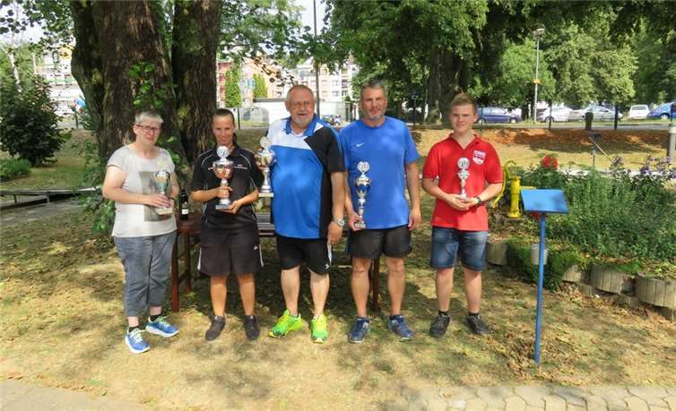 Die Einzelsieger (von links): Kerstin Klein, Yvonne Baltes, Jörg Rainer Kindt, Hendrik Ackermann und Joshua Könen. Privat