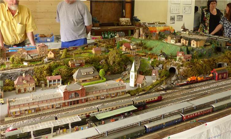 Die Eisenbahn hat eine Grundplatte von 2,50 x 5,50 Metern. Privat