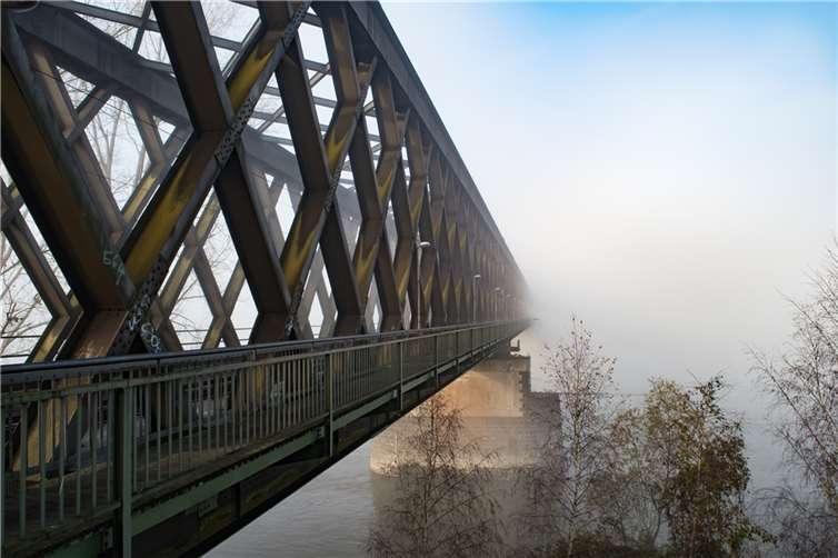 Die Eisenbahnbrücke in Urmitz.  Foto: pixabay.com