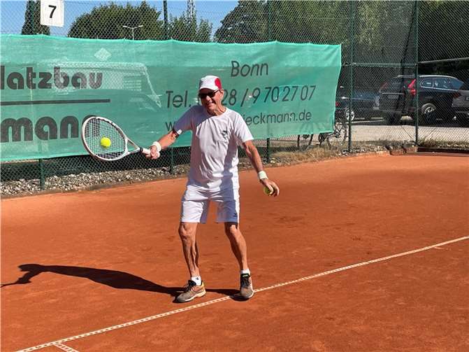 Die Elite des Seniorentennis – hier die Nummer 1 der Weltrangliste in der AK 85 Herbert Althaus – kämpfte um Turniersieg und Weltranglistenpunkte. Foto: SN
